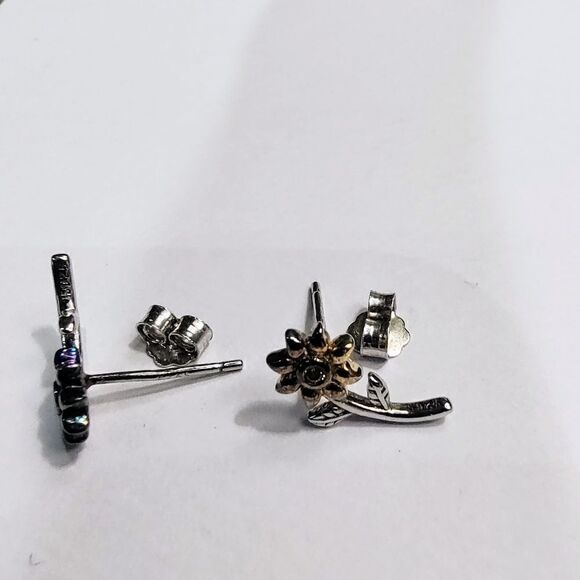 Dainty Flower Pierced Post Earrings - Picture 2 of 10